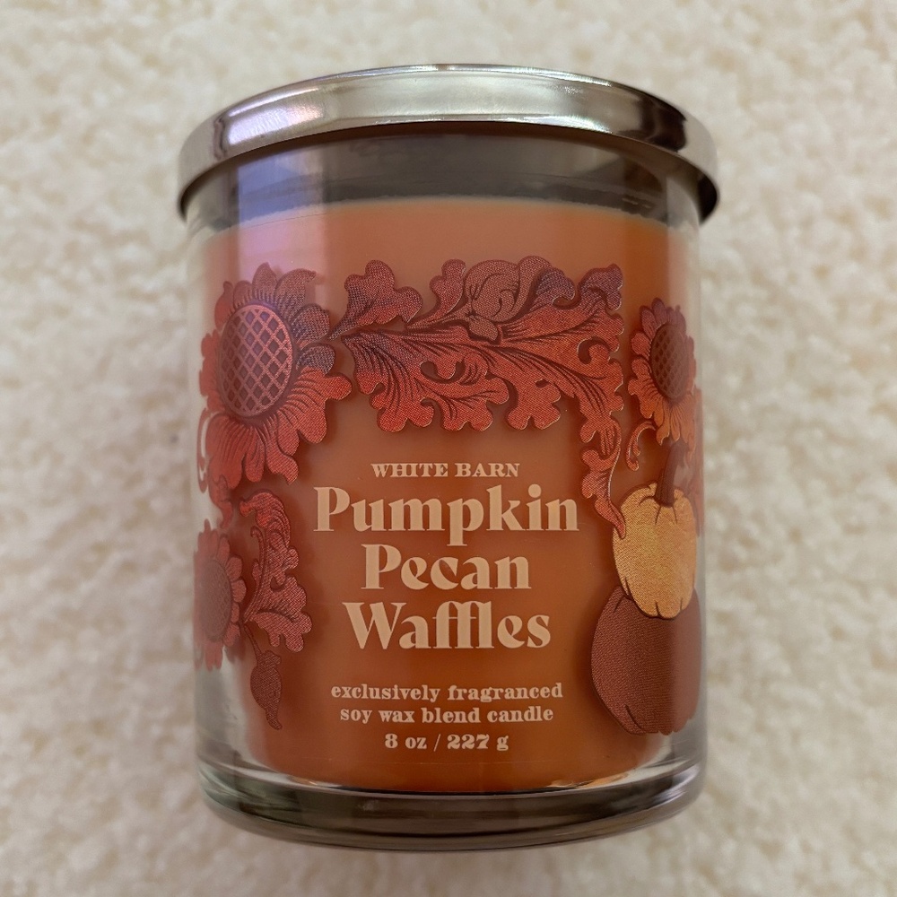 Bath & Body Works/White Barn Pumpkin Pecan Waffles Candle
